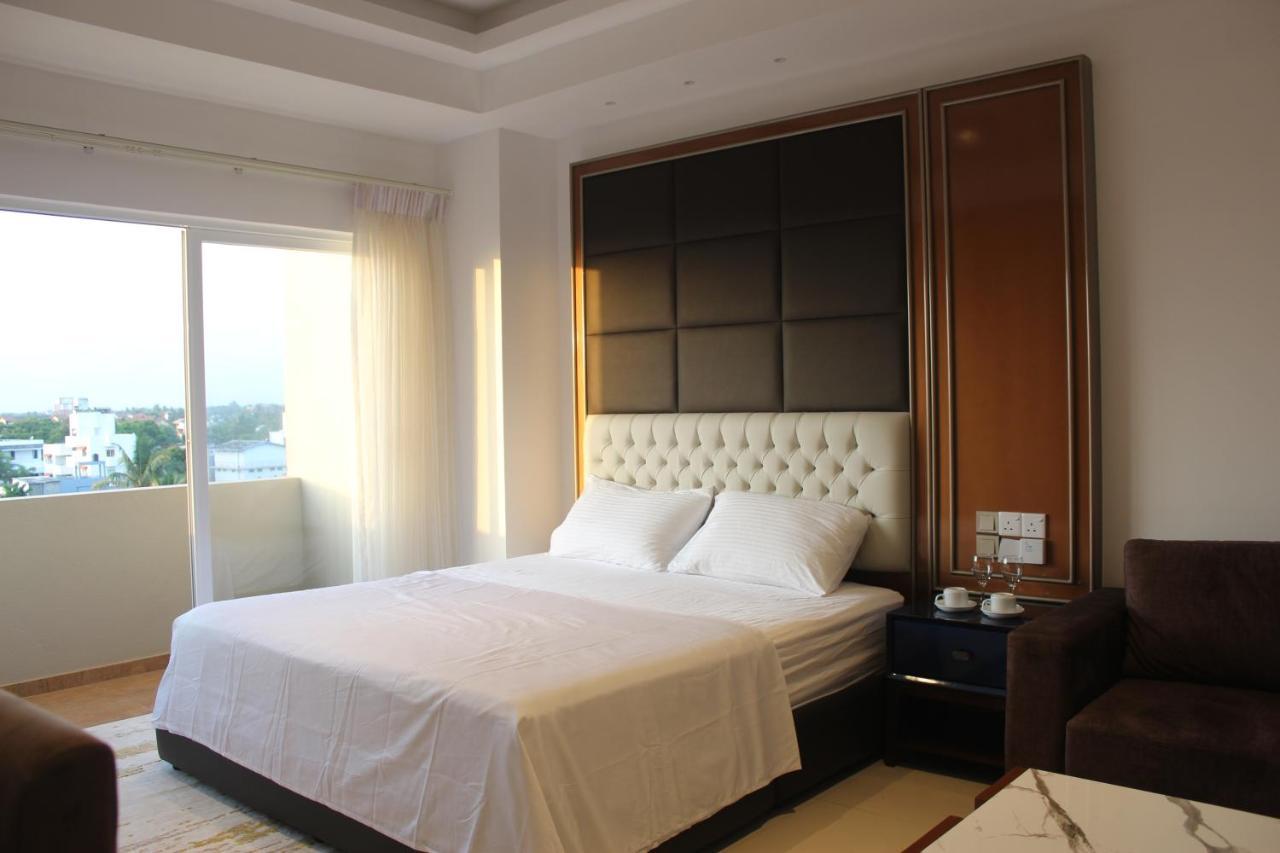 Ocean Breeze Sea View Luxury Apartments Negombo Bagian luar foto