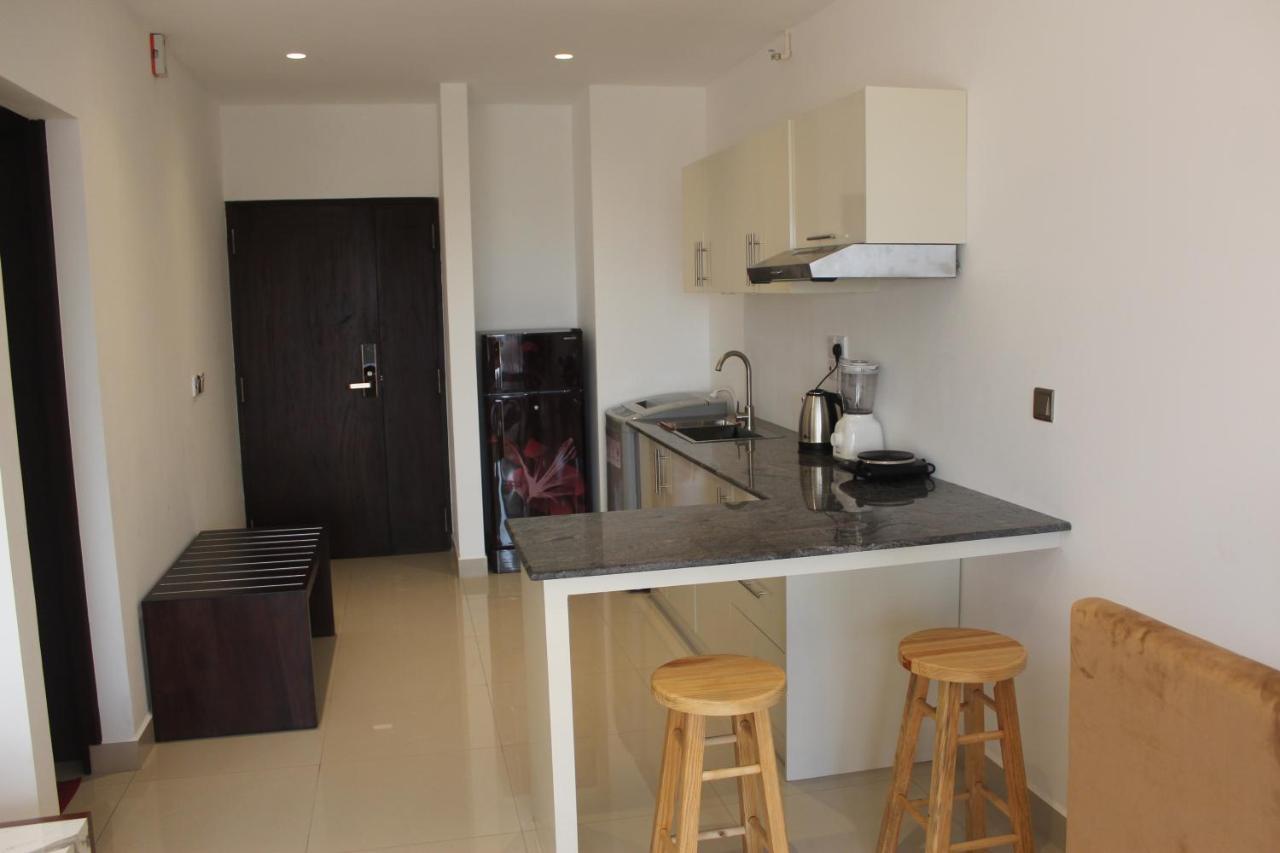 Ocean Breeze Sea View Luxury Apartments Negombo Bagian luar foto