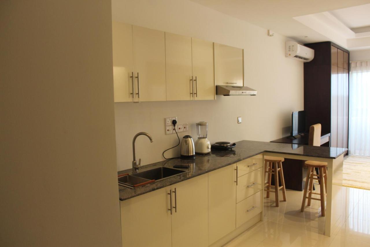 Ocean Breeze Sea View Luxury Apartments Negombo Bagian luar foto