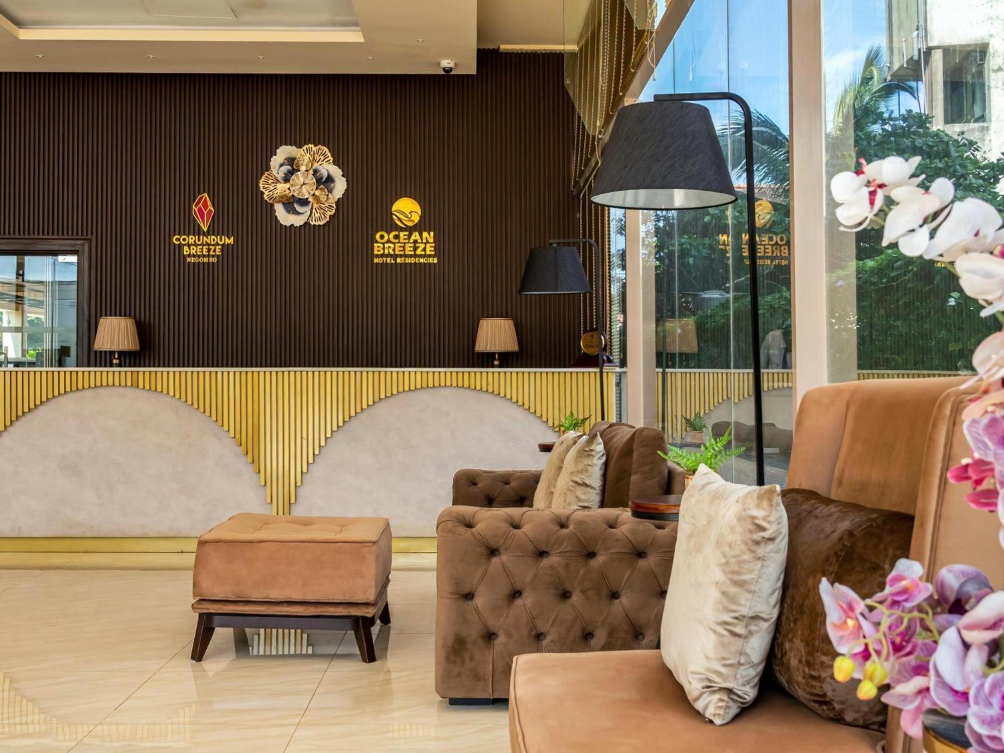 Ocean Breeze Sea View Luxury Apartments Negombo Bagian luar foto