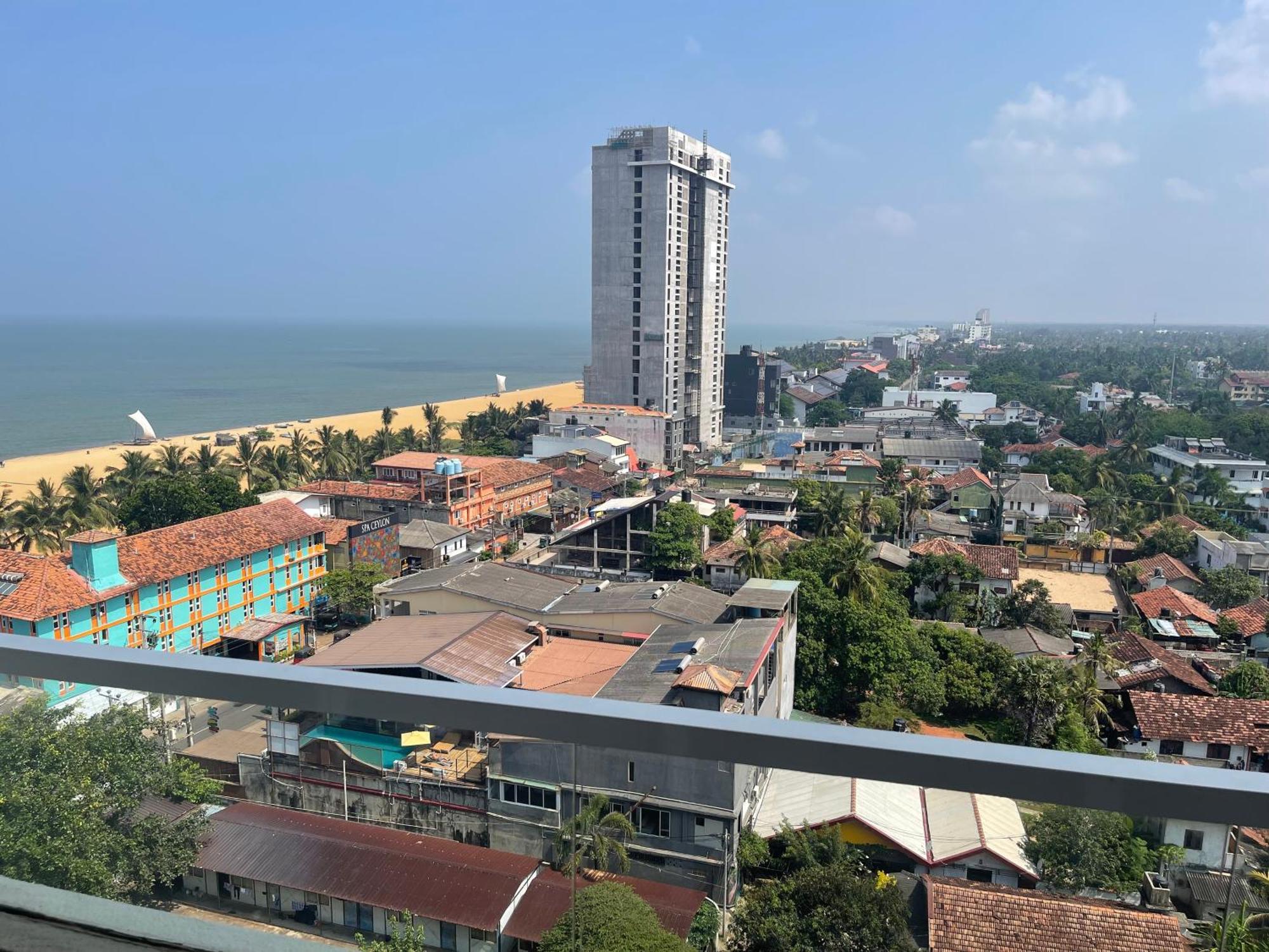 Ocean Breeze Sea View Luxury Apartments Negombo Bagian luar foto
