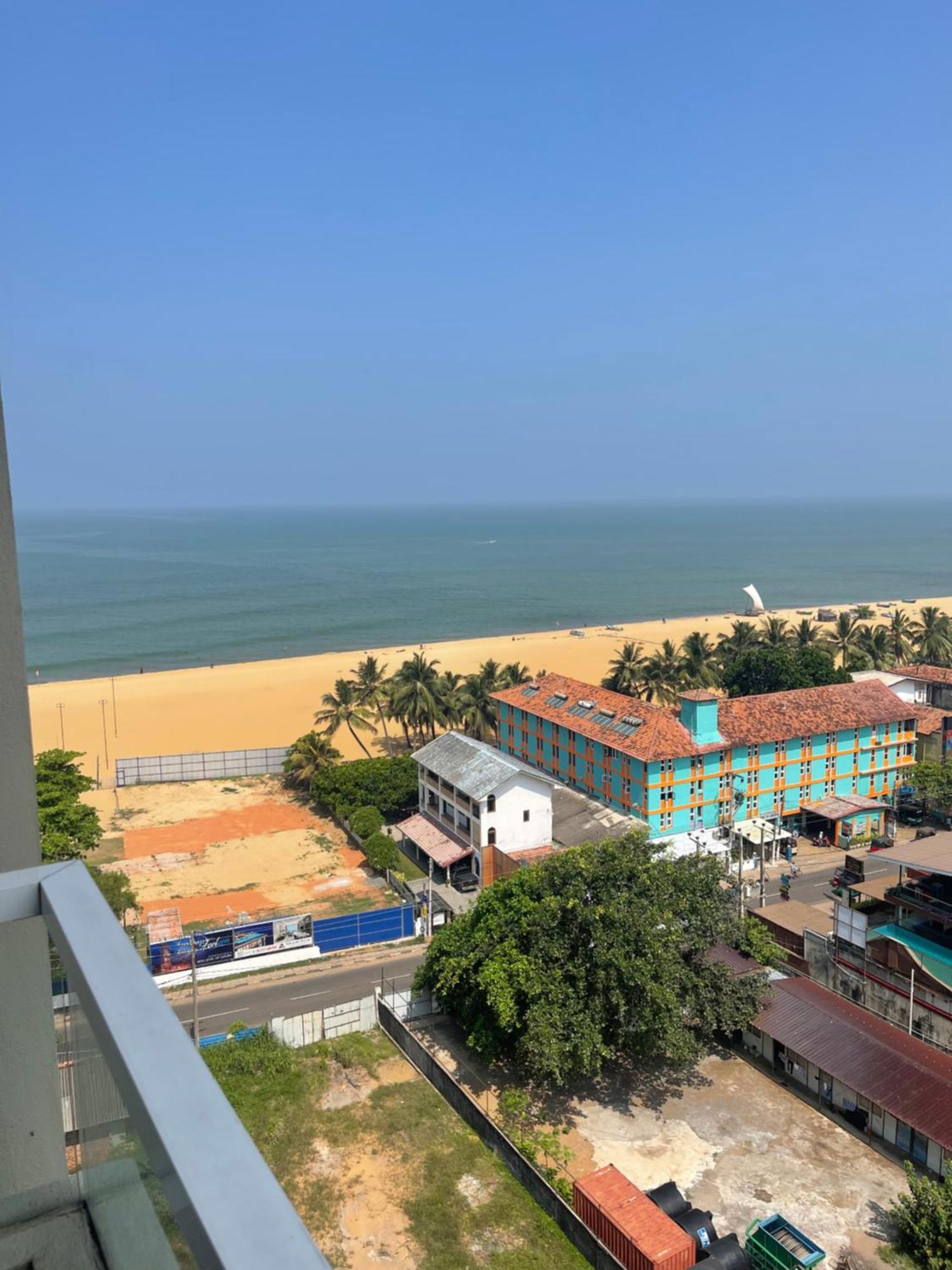 Ocean Breeze Sea View Luxury Apartments Negombo Bagian luar foto