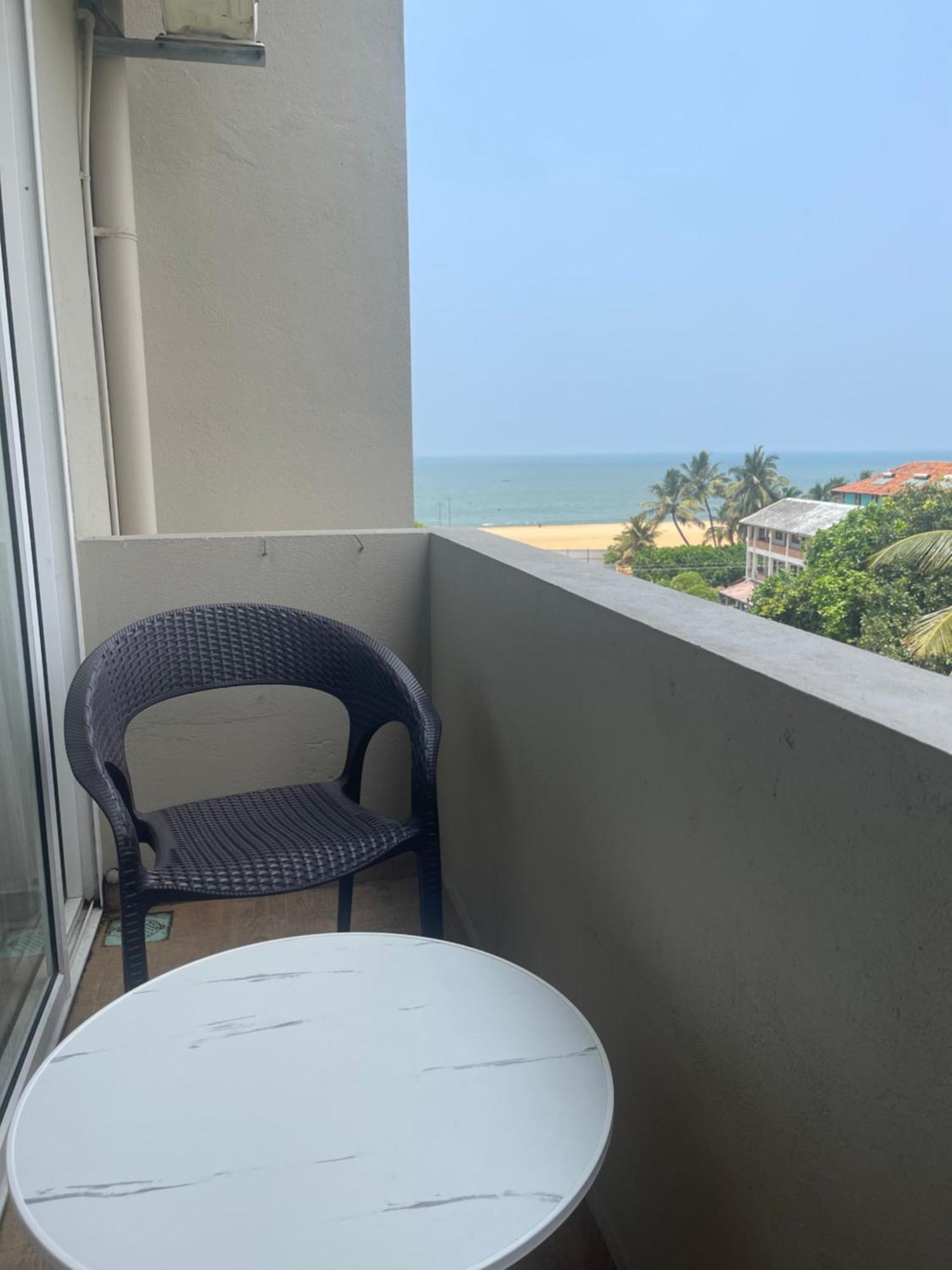 Ocean Breeze Sea View Luxury Apartments Negombo Bagian luar foto