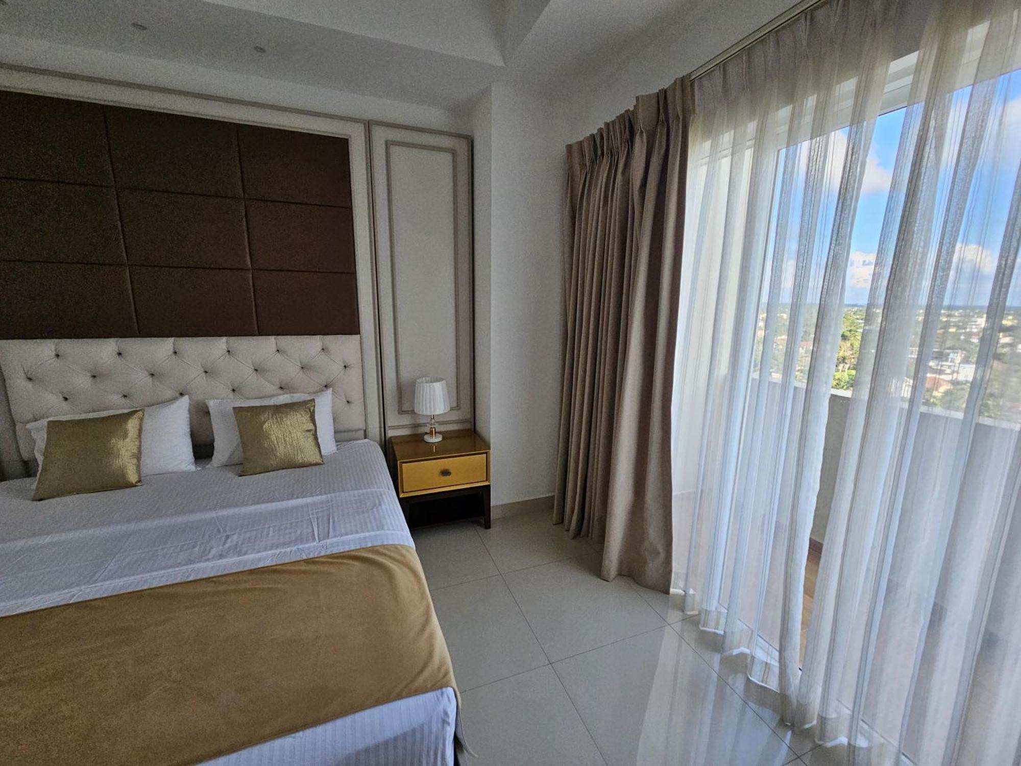 Ocean Breeze Sea View Luxury Apartments Negombo Bagian luar foto