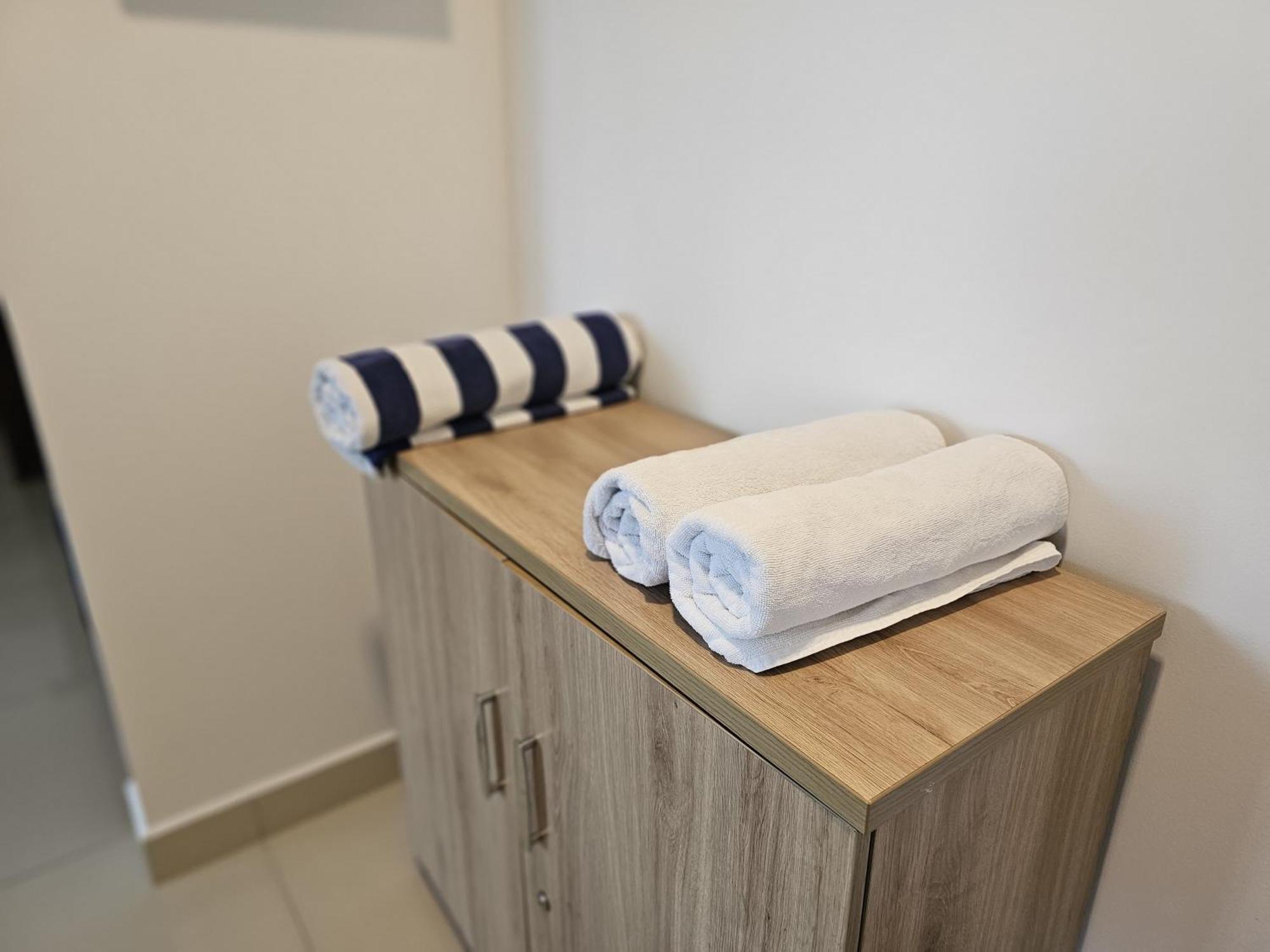 Ocean Breeze Sea View Luxury Apartments Negombo Bagian luar foto