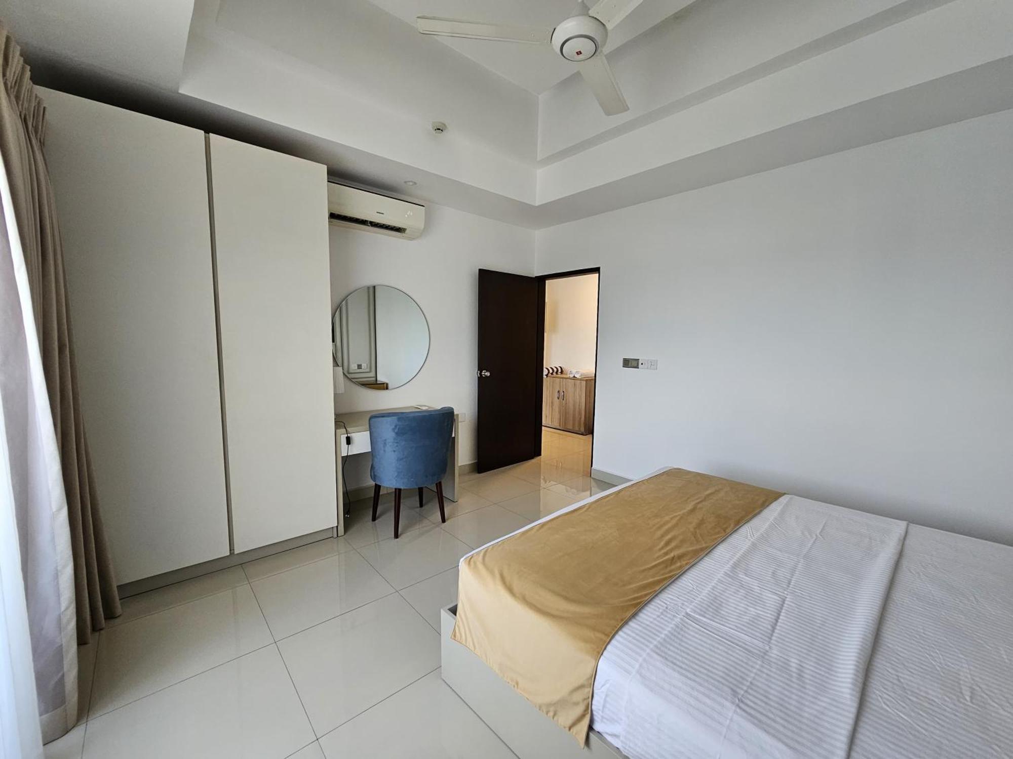Ocean Breeze Sea View Luxury Apartments Negombo Bagian luar foto