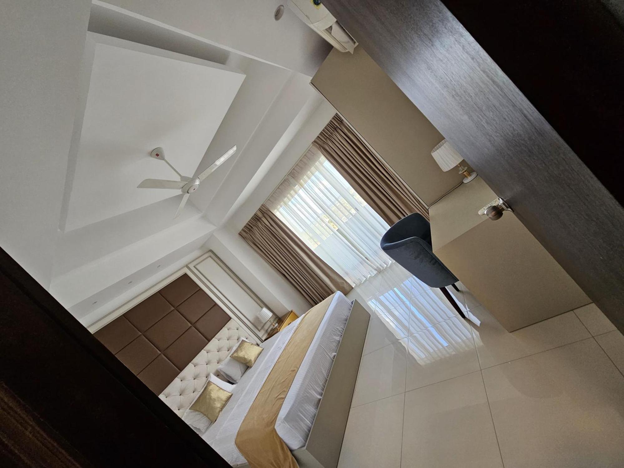 Ocean Breeze Sea View Luxury Apartments Negombo Bagian luar foto
