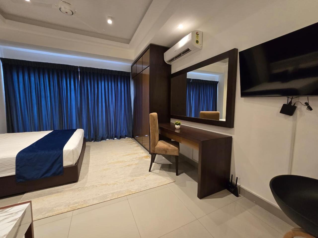 Ocean Breeze Sea View Luxury Apartments Negombo Bagian luar foto