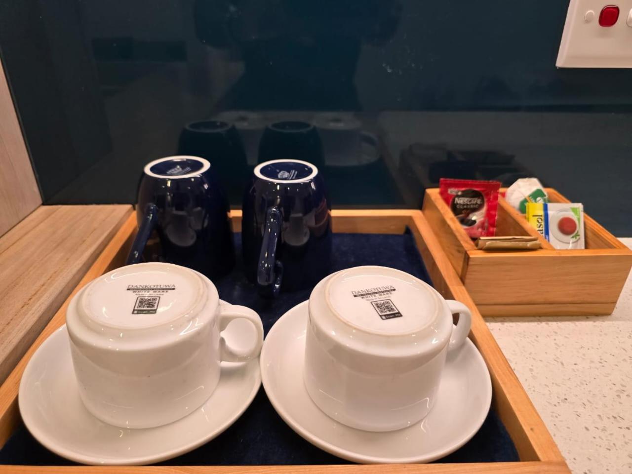 Ocean Breeze Sea View Luxury Apartments Negombo Bagian luar foto