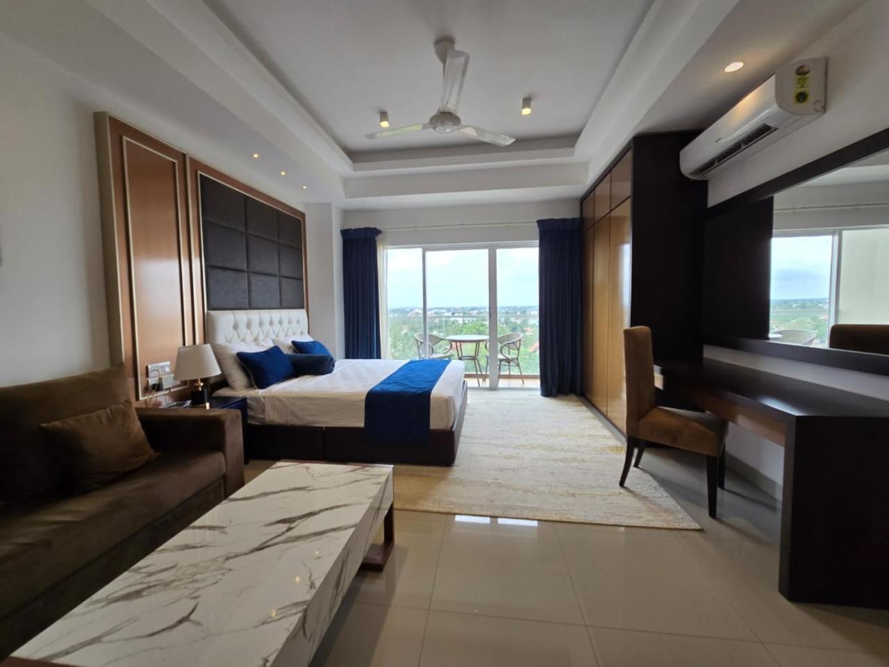 Ocean Breeze Sea View Luxury Apartments Negombo Bagian luar foto
